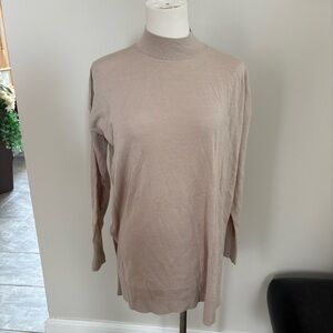 Uniqlo Women’s Beige Wool Blend Mock Neck Sweater Sz XS Classic Preppy Luxury